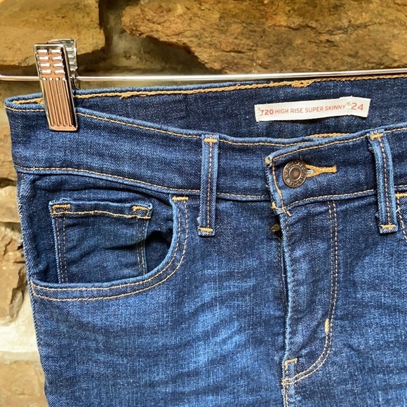 ⚡️SOLD⚡️Levi’s 720 High Rise Super Skinny Jeans Denim 24 - Picture 2 of 4